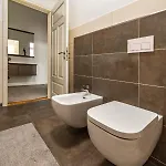 Modern 6 Bathroom In The *