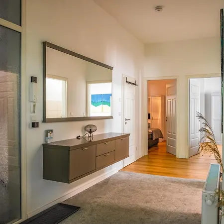 Modern 6 Bathroom In The *