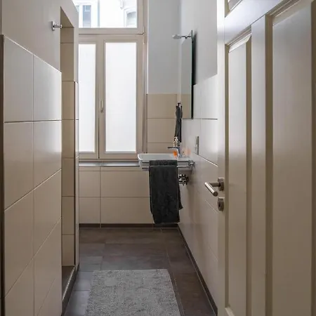 Modern 6 Bathroom In The فيلة أولدنبورغ