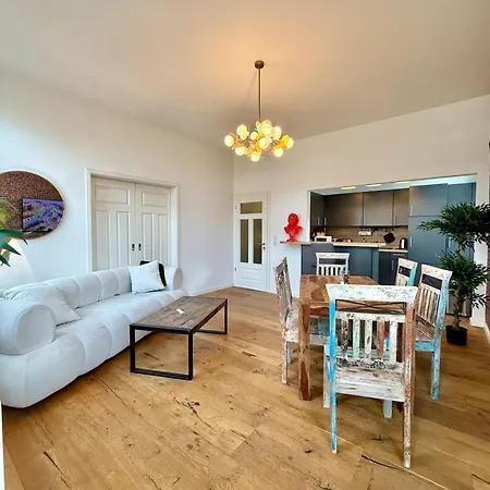 Вилла Modern 6 Bathroom In The