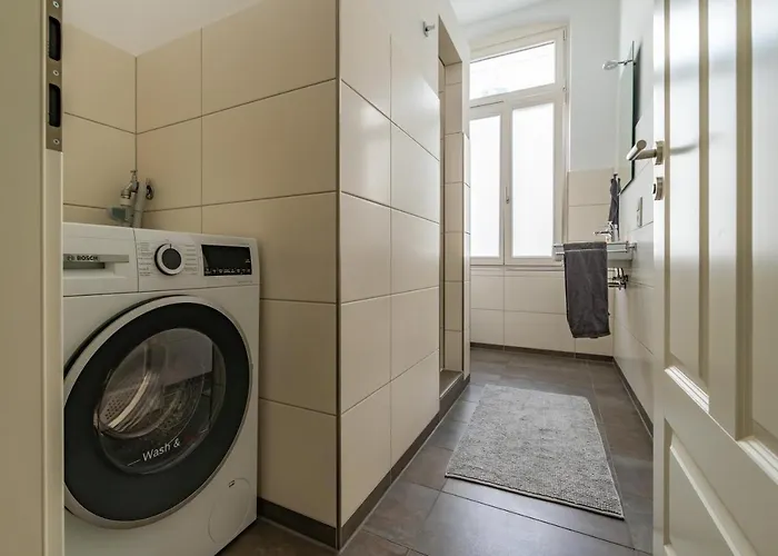 Modern 6 Bathroom In The *